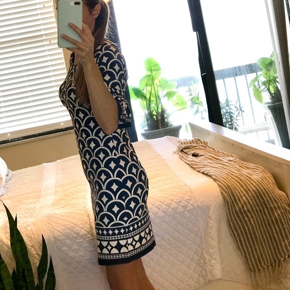 Bell sleeve dress - Picture 3 of 4